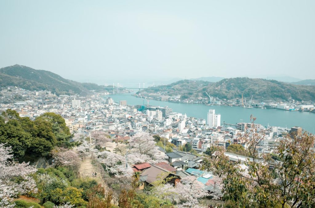 尾道　千光寺からは尾道の町並と向島を眺めることができます