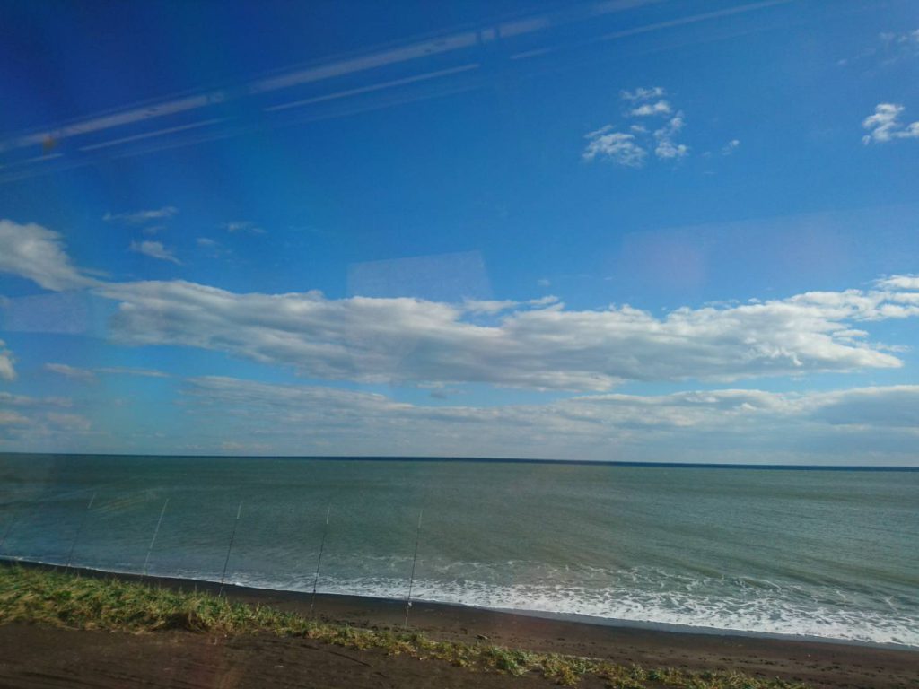 果てしなく続く水平線と青空　この海を見たら釧路は近い！