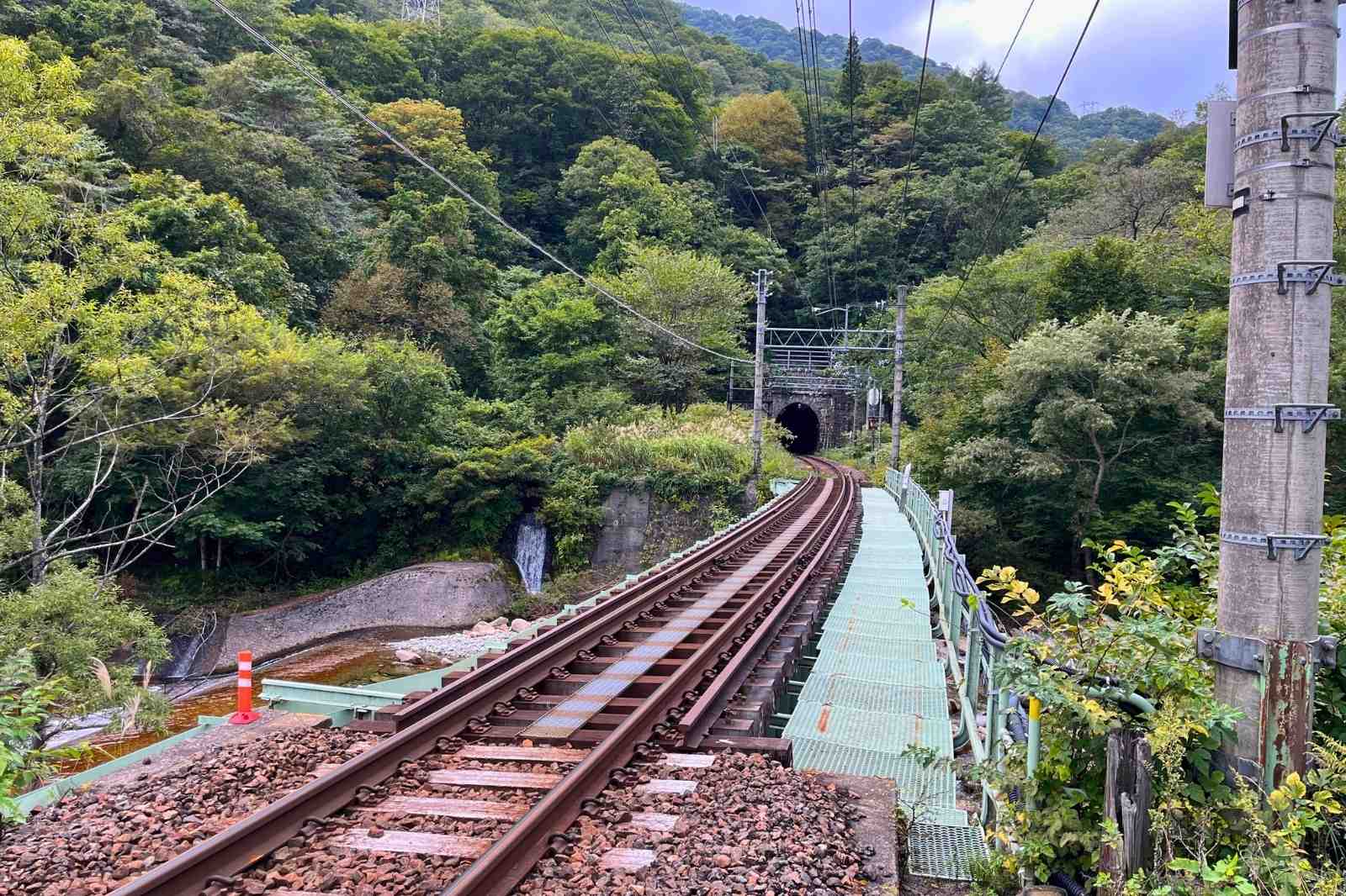 川端康成　雪国　トンネル　上越線　群馬と新潟県にまたがる「清水トンネル」