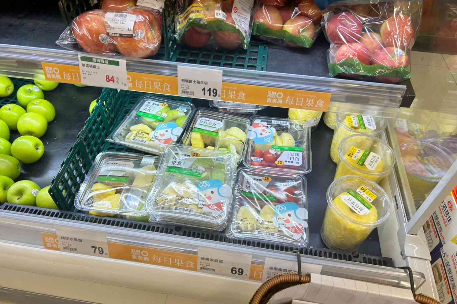 台湾　スーパー　カットフルーツ