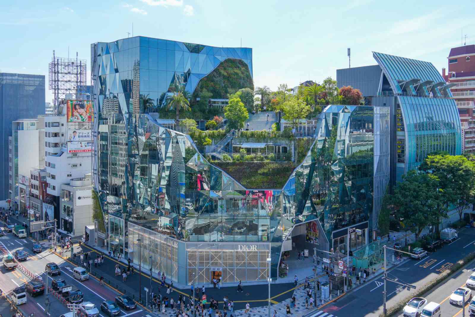 東急プラザ原宿（ハラカド）　神宮前交差点を見下ろす屋上テラス