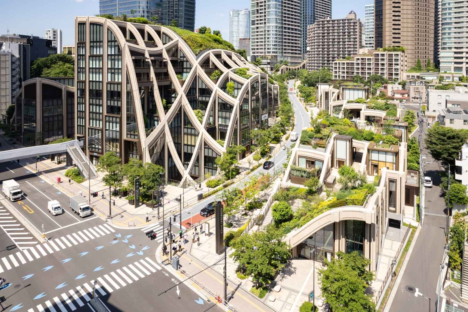 麻布台ヒルズ　緑豊かな敷地