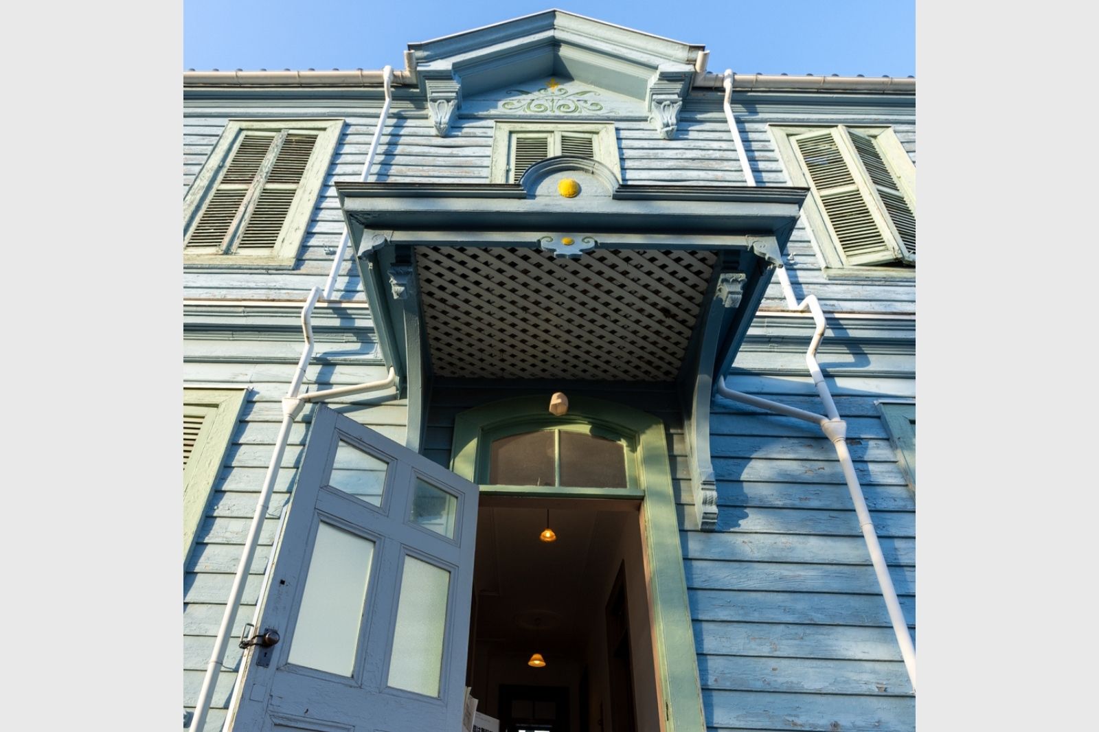 松本市旧司祭館の外観アップ