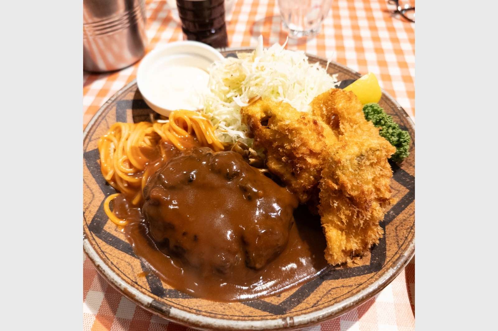 レストランどんぐり　ハンバーグとカキフライランチ