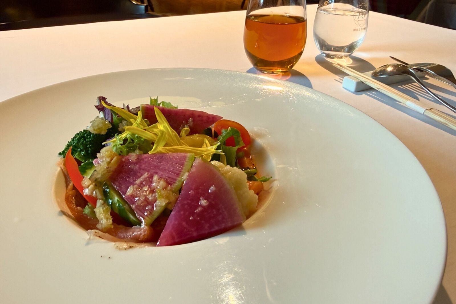 松本ホテル花月　I;caza［ikaza］（イカザ）　ランチコース　前菜のサラダ