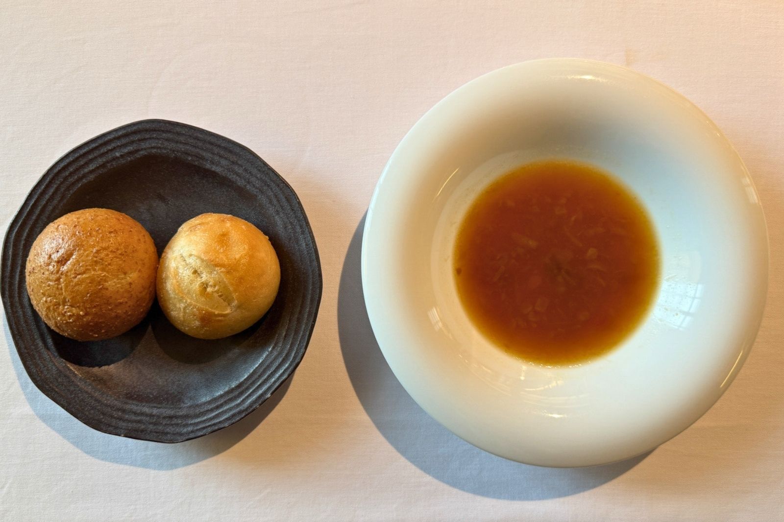 松本ホテル花月　I;caza［ikaza］（イカザ）　ランチコース　トマトと玉ねぎのスープ