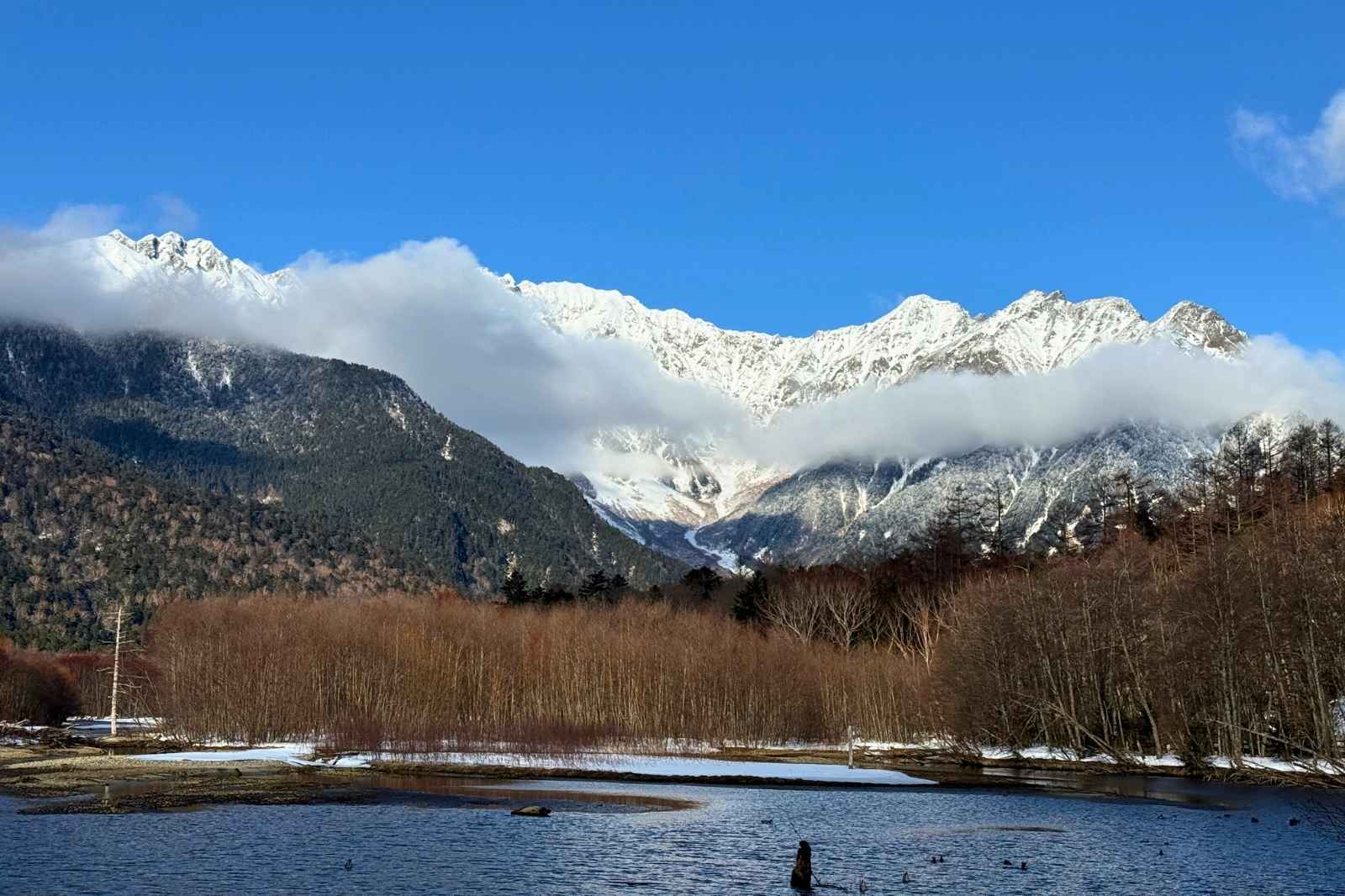 大正池から望む穂高連峰