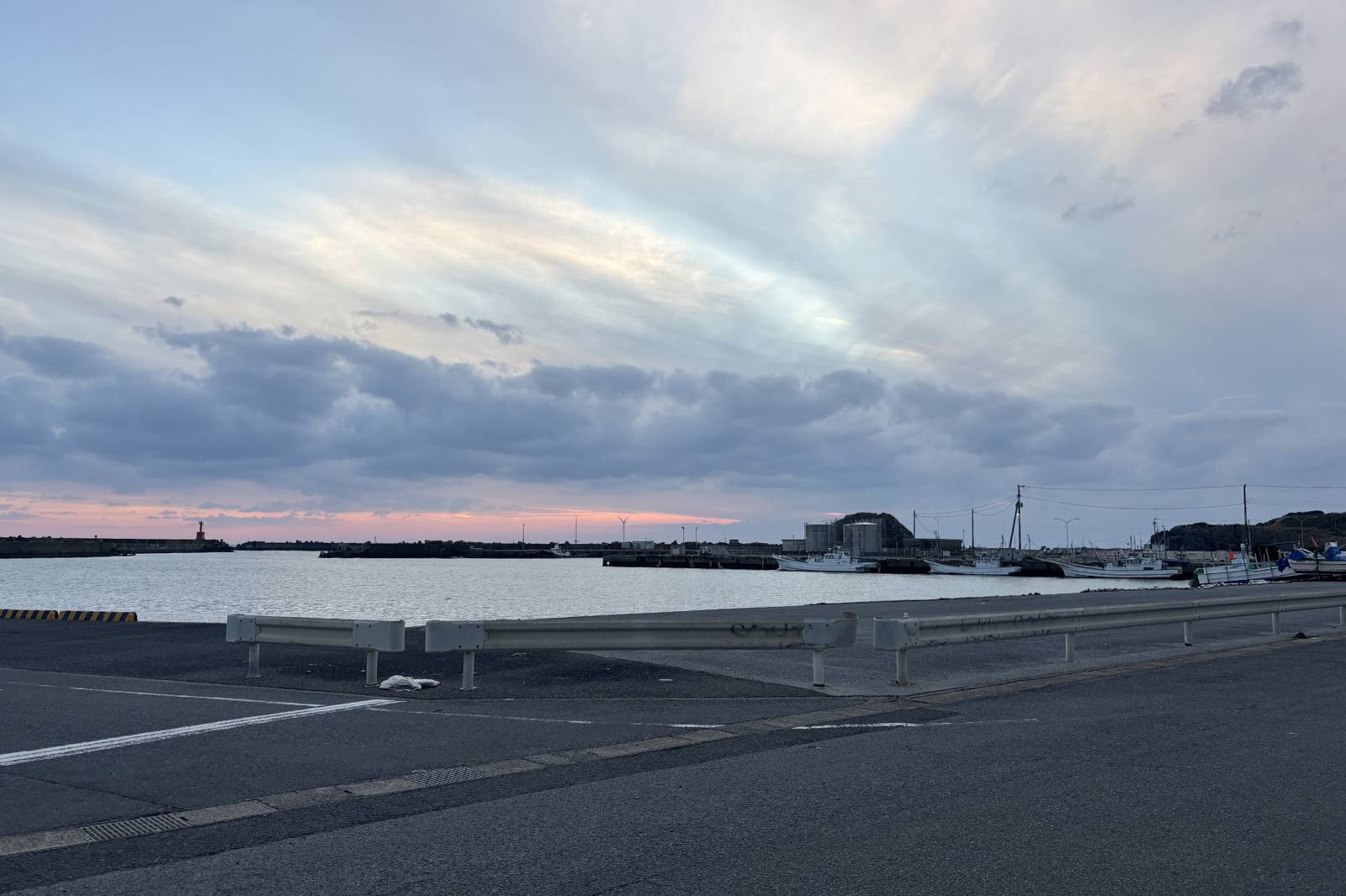 外川　夕日と漁港の景色