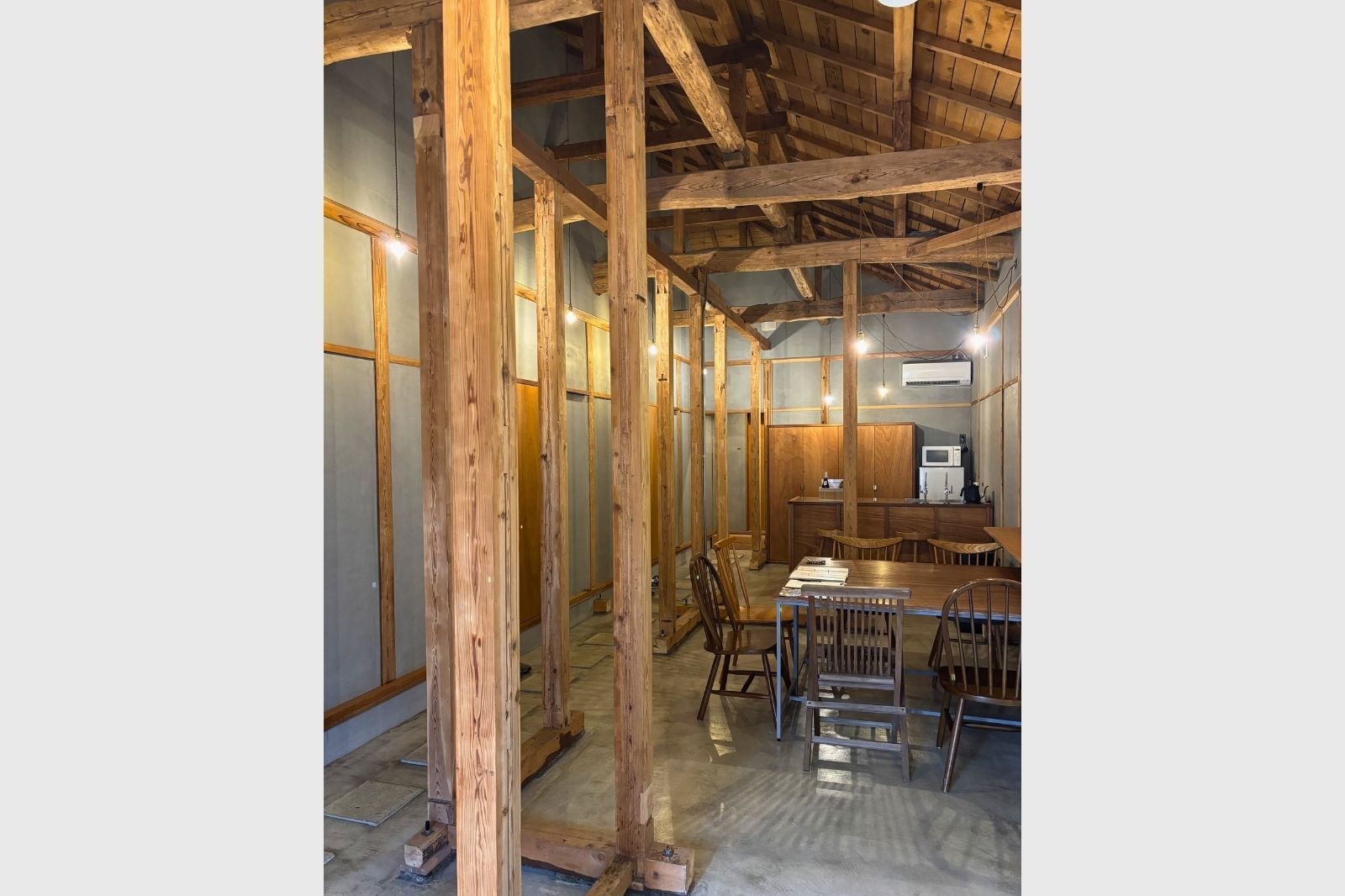 awaiの開放的な土間空間